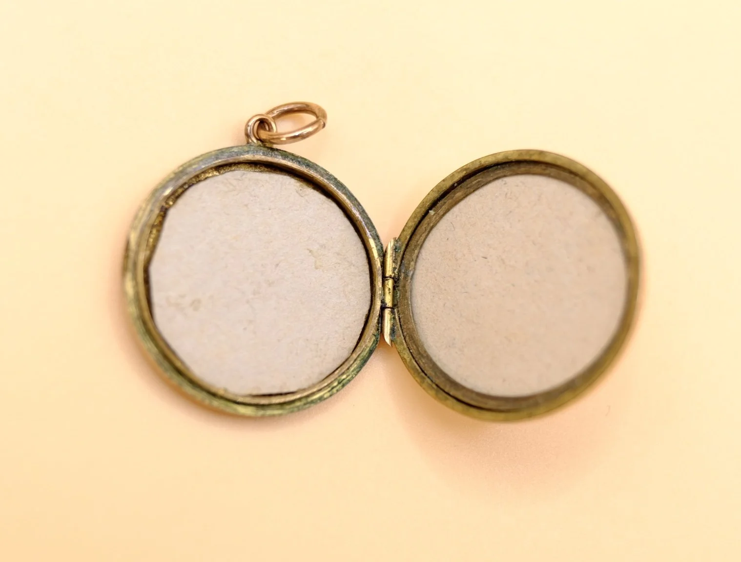 BVL1245-round-photo-locket-open.jpg