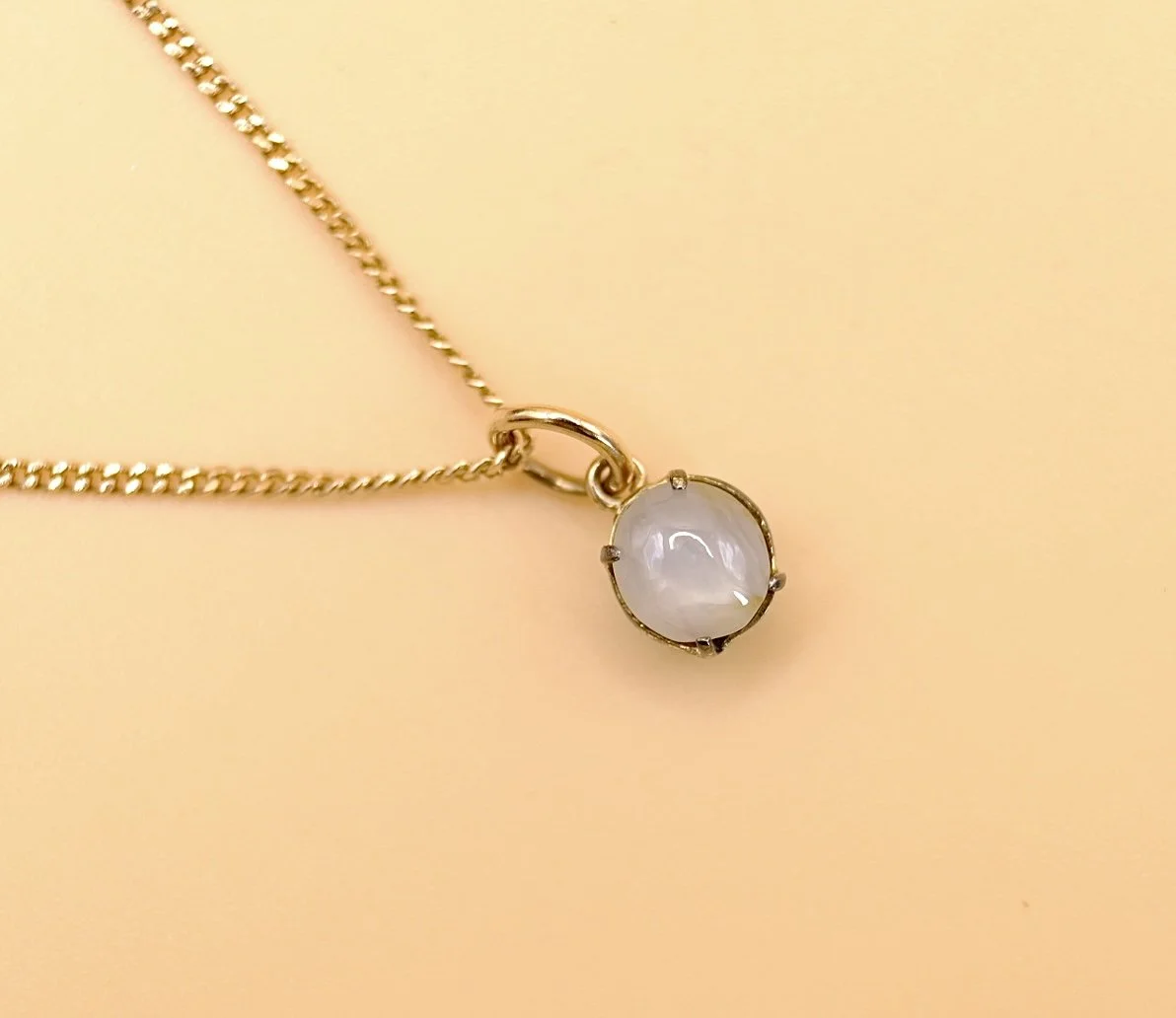BVL1138-star-sapphire-pendant-close.jpg