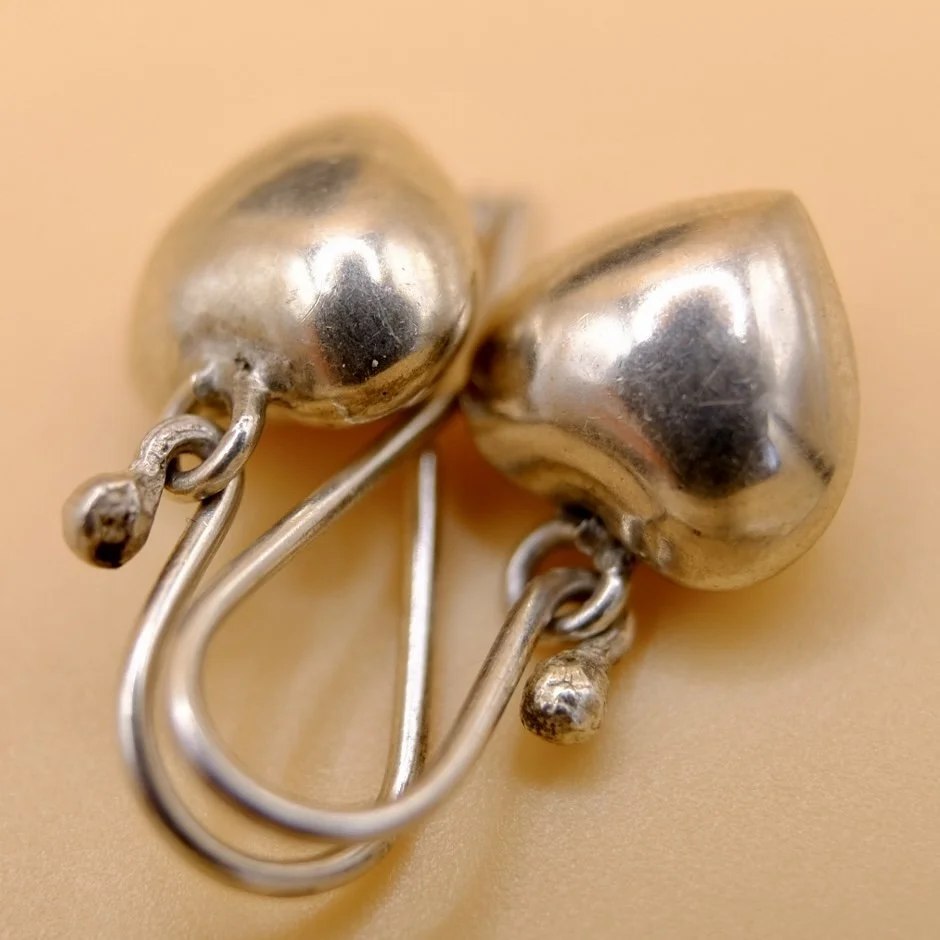 BVL863-silver-heart-drops-hooks.jpg