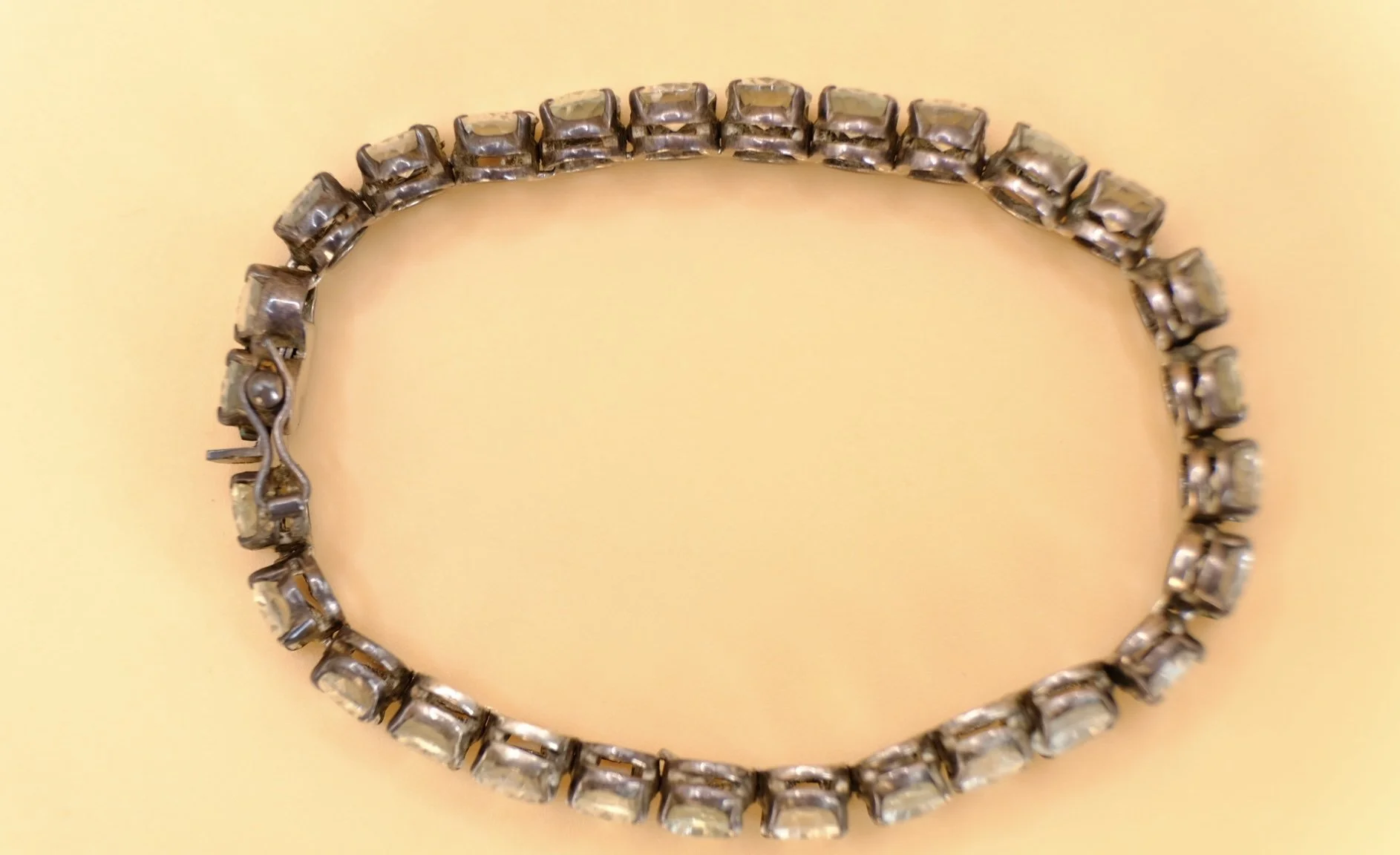 BVL1203-paste-clear-tennis-bracelet-top.jpg
