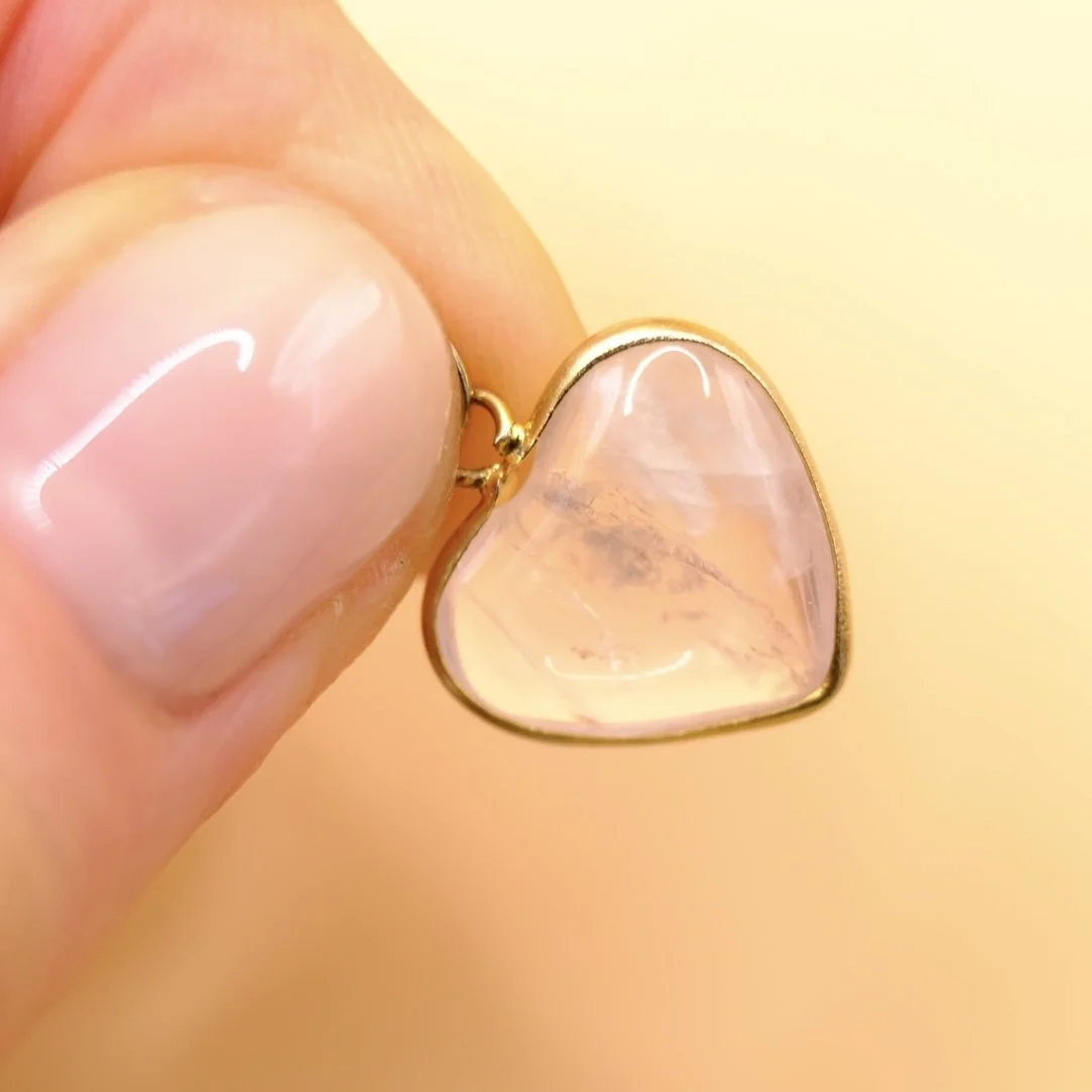 BVL1120-rose-quartz-heart-pendant-held.jpg
