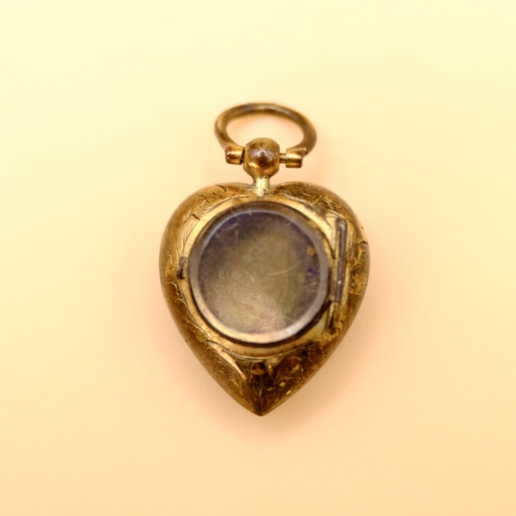 BVL1008-heart-turq-locket-glass.jpg