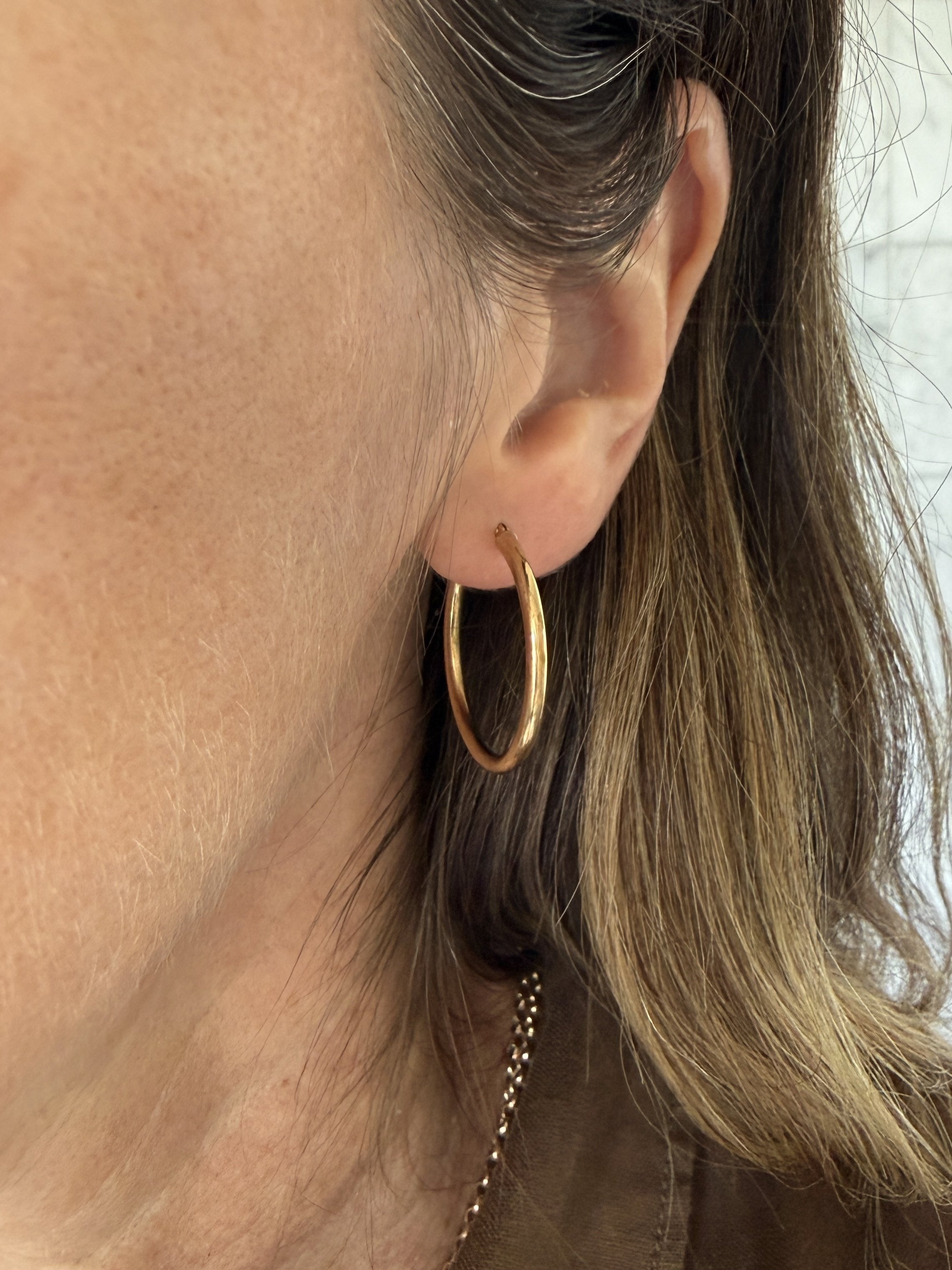 BVL1189-9ct-gold-medium-hoops-worn.jpg