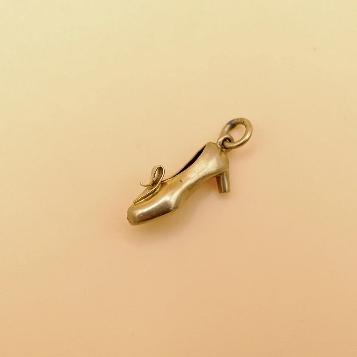 BVL1079-9ct-heeled-shoe-charm.jpg