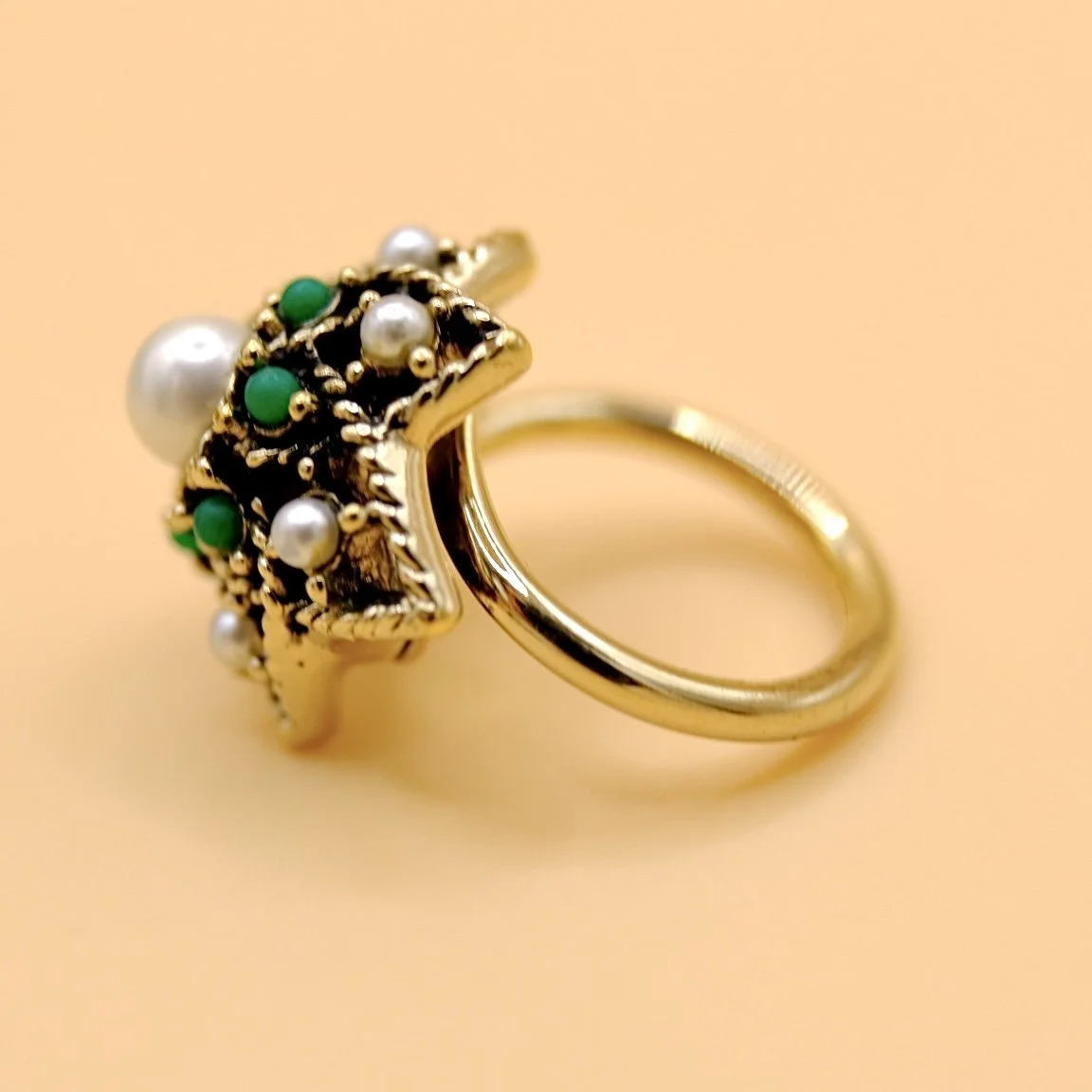 BVL943-green-and-pearl-paste-ring-side.jpg