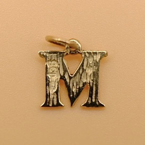 BVL1030-9ct-M-charm-back.jpg