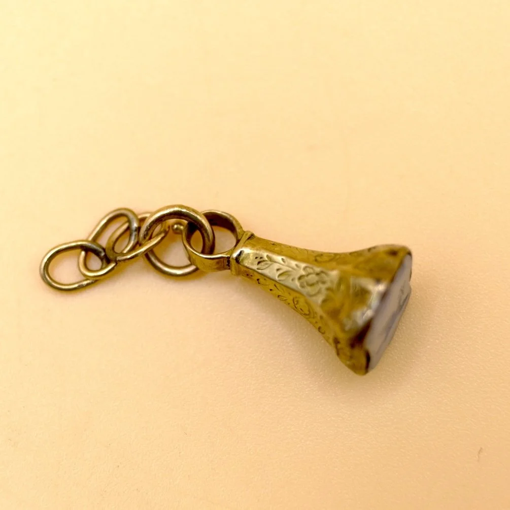 BVL1301-dove-seal-side2.jpg