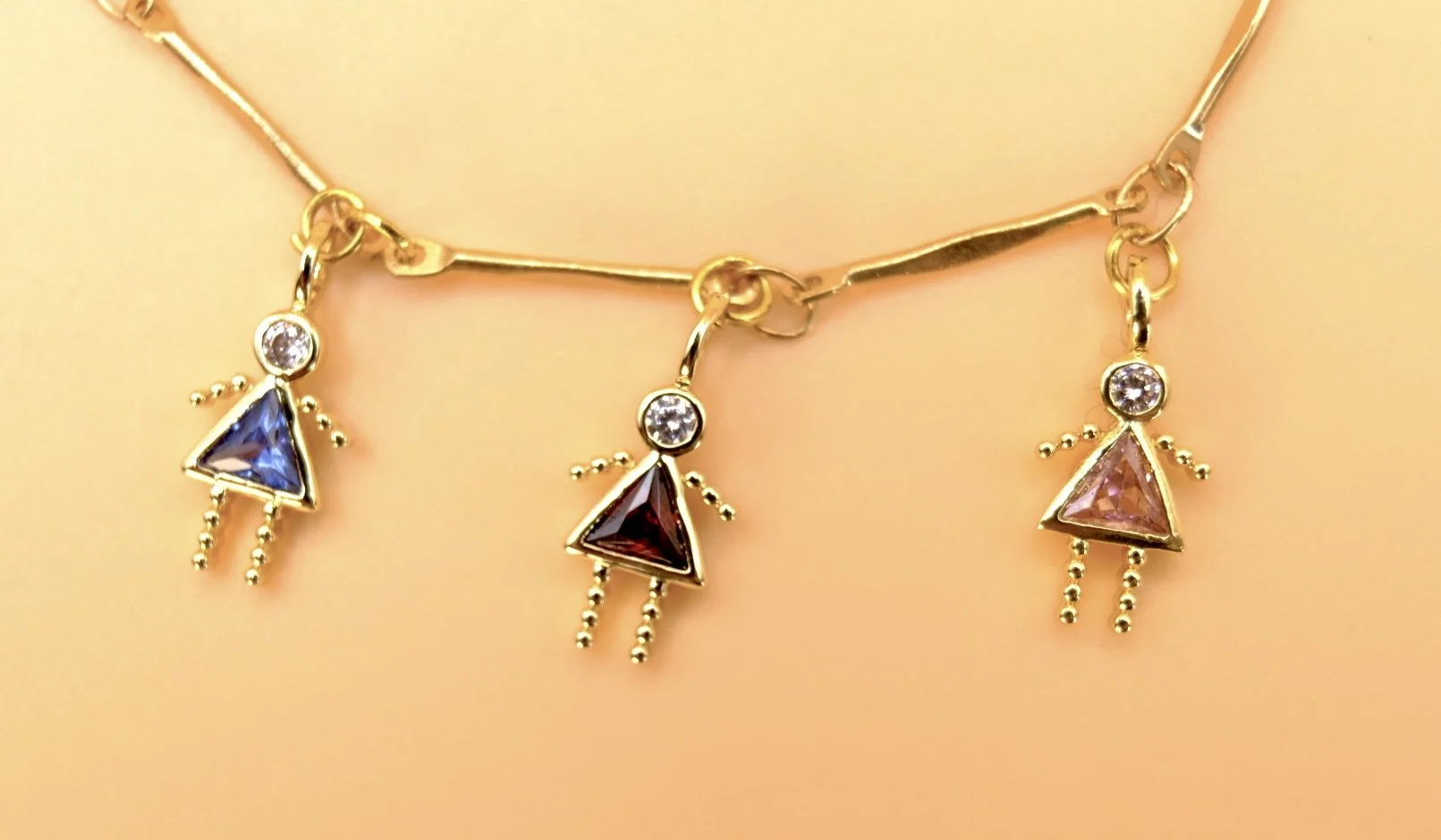 BVL1222-three-girls-necklace.jpg