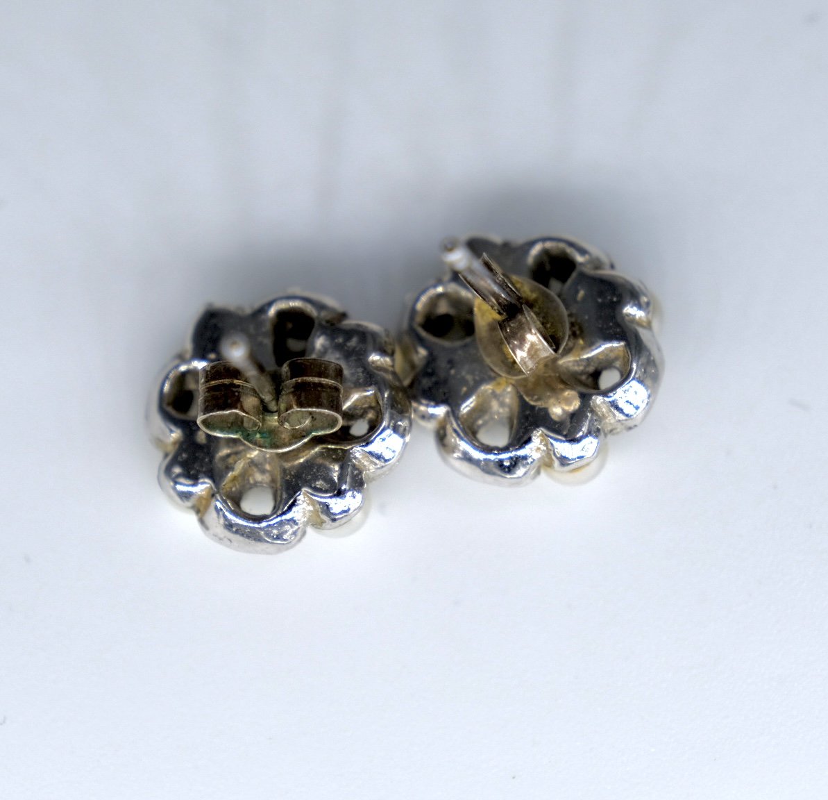 BVL565 paste daisy studs backs.jpg