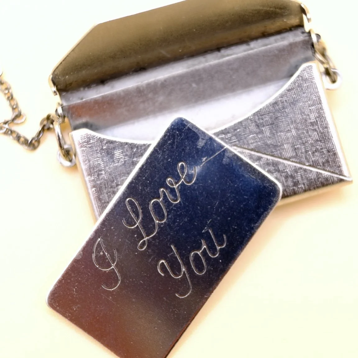 BVL1096-silver-I-love-you-envelope-pendant-open.jpg