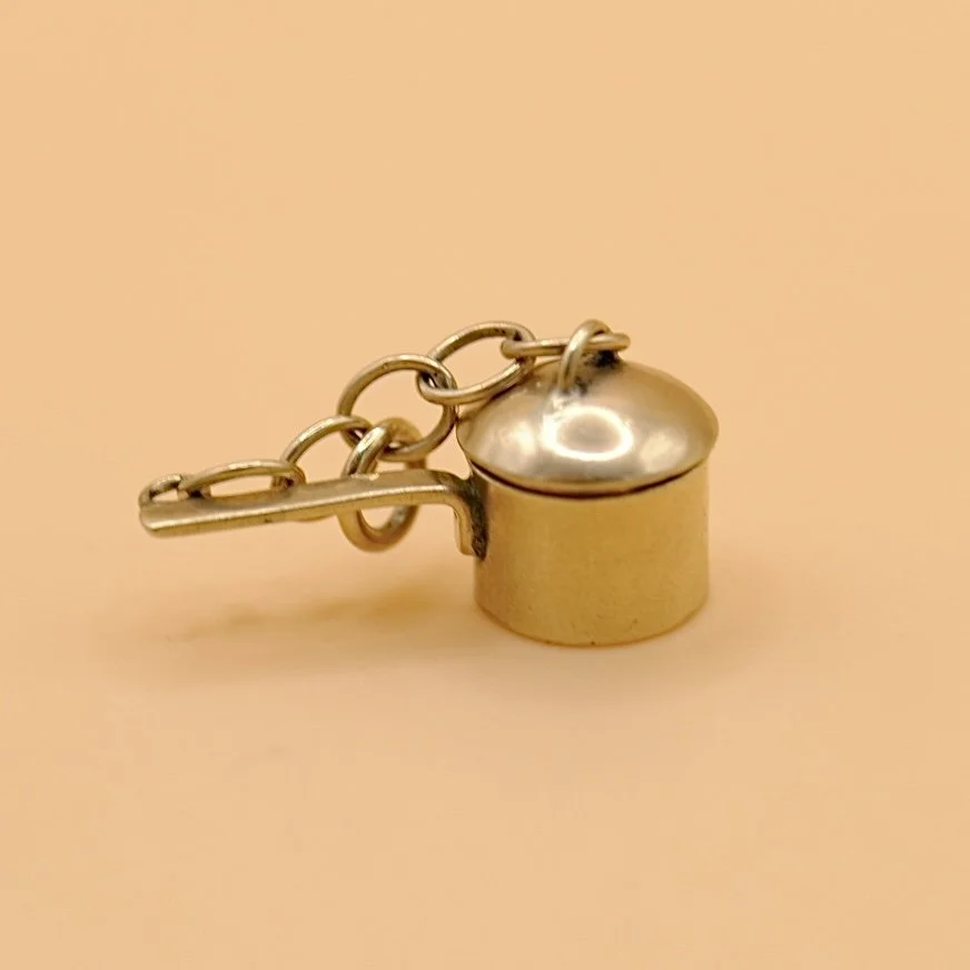 BVL1024-9ct-saucepan-charm.jpg