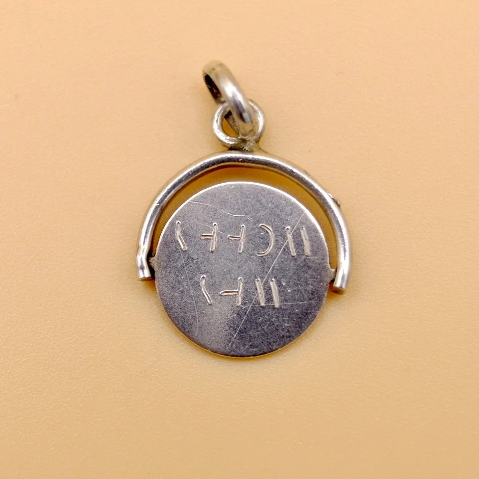 BVL865 silver-why-worry-spinner front.jpg