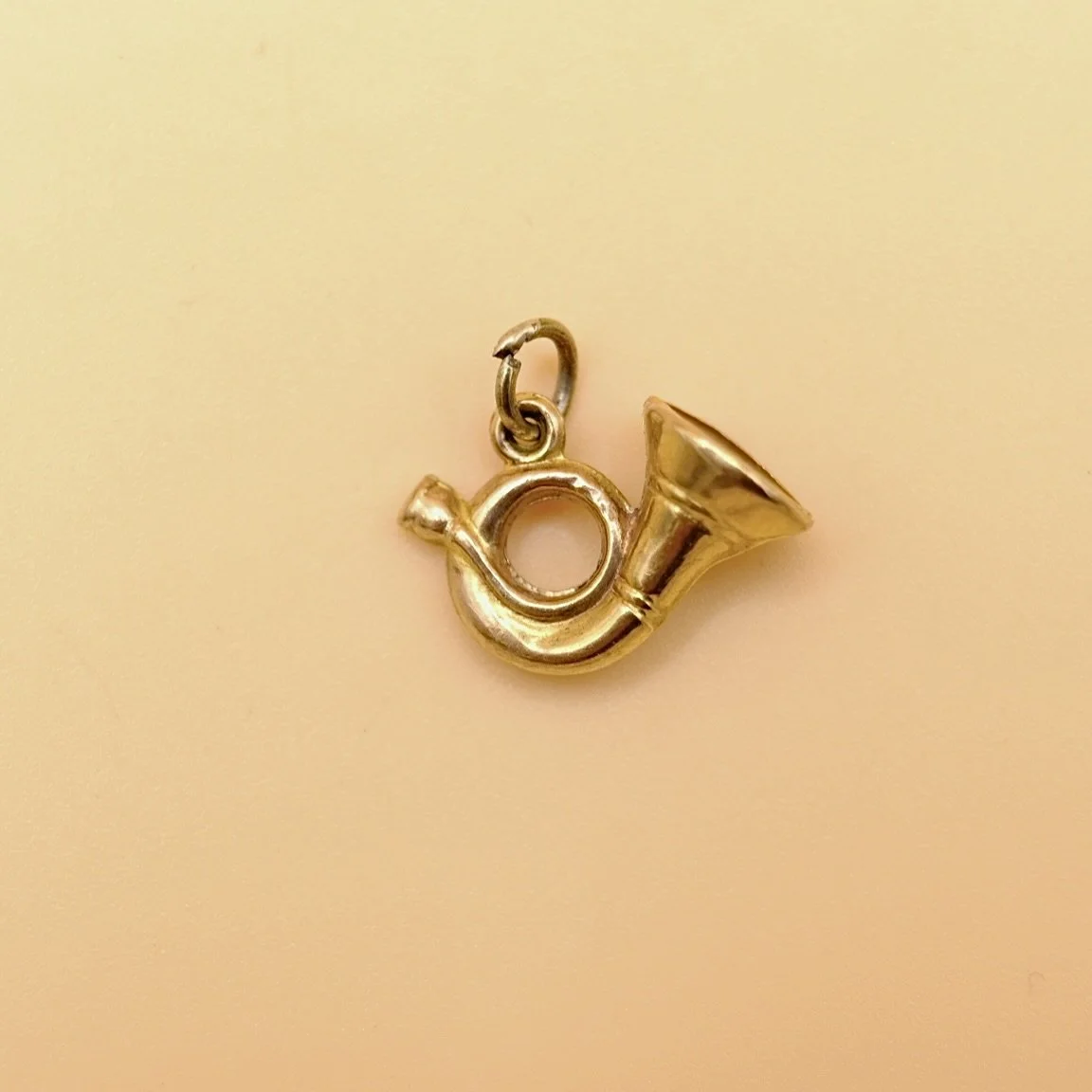 BVL1091-9ct-bugle-charm.jpg