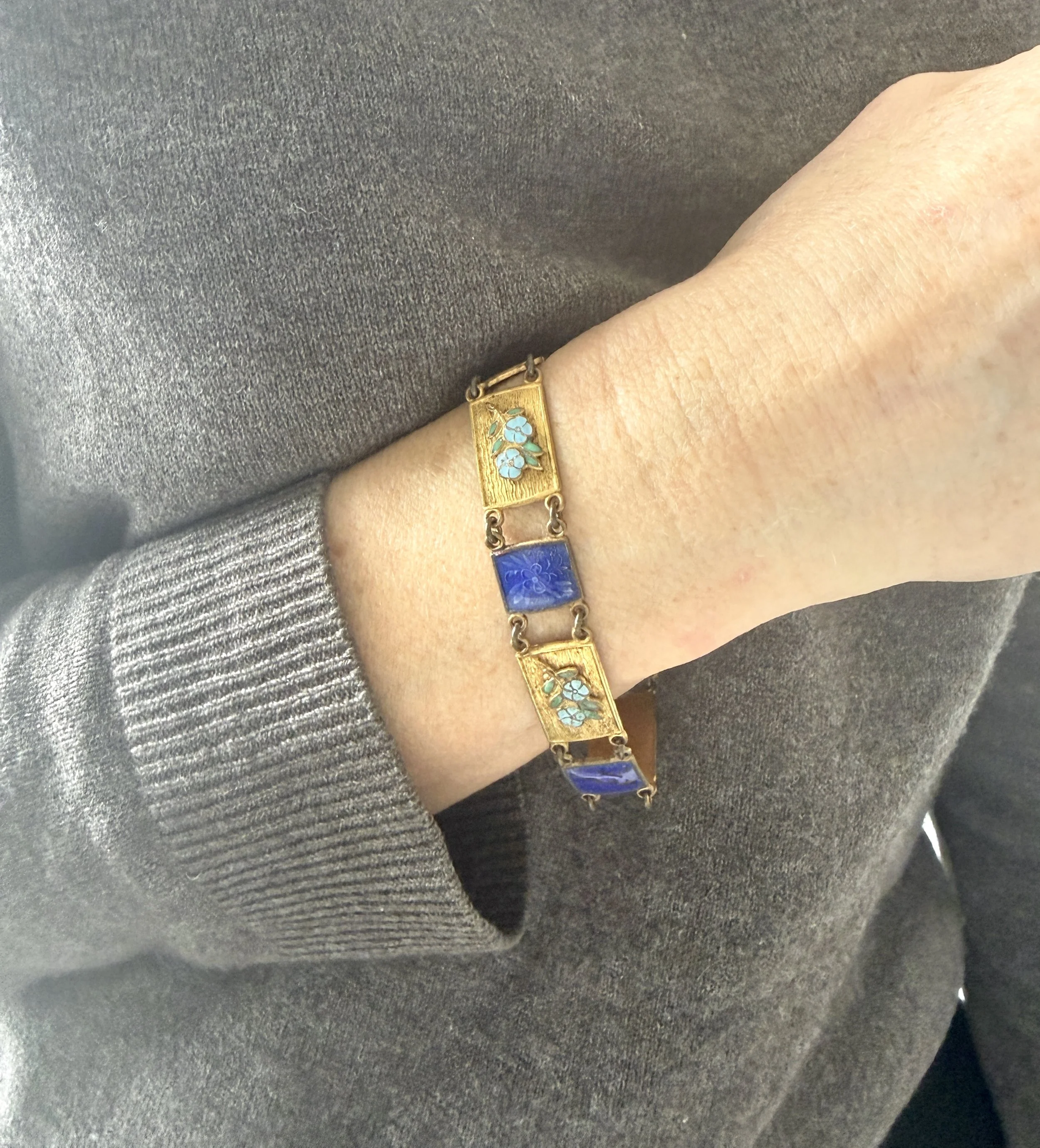 BVL909-enamel-forget-me-not-bracele-worn.jpg
