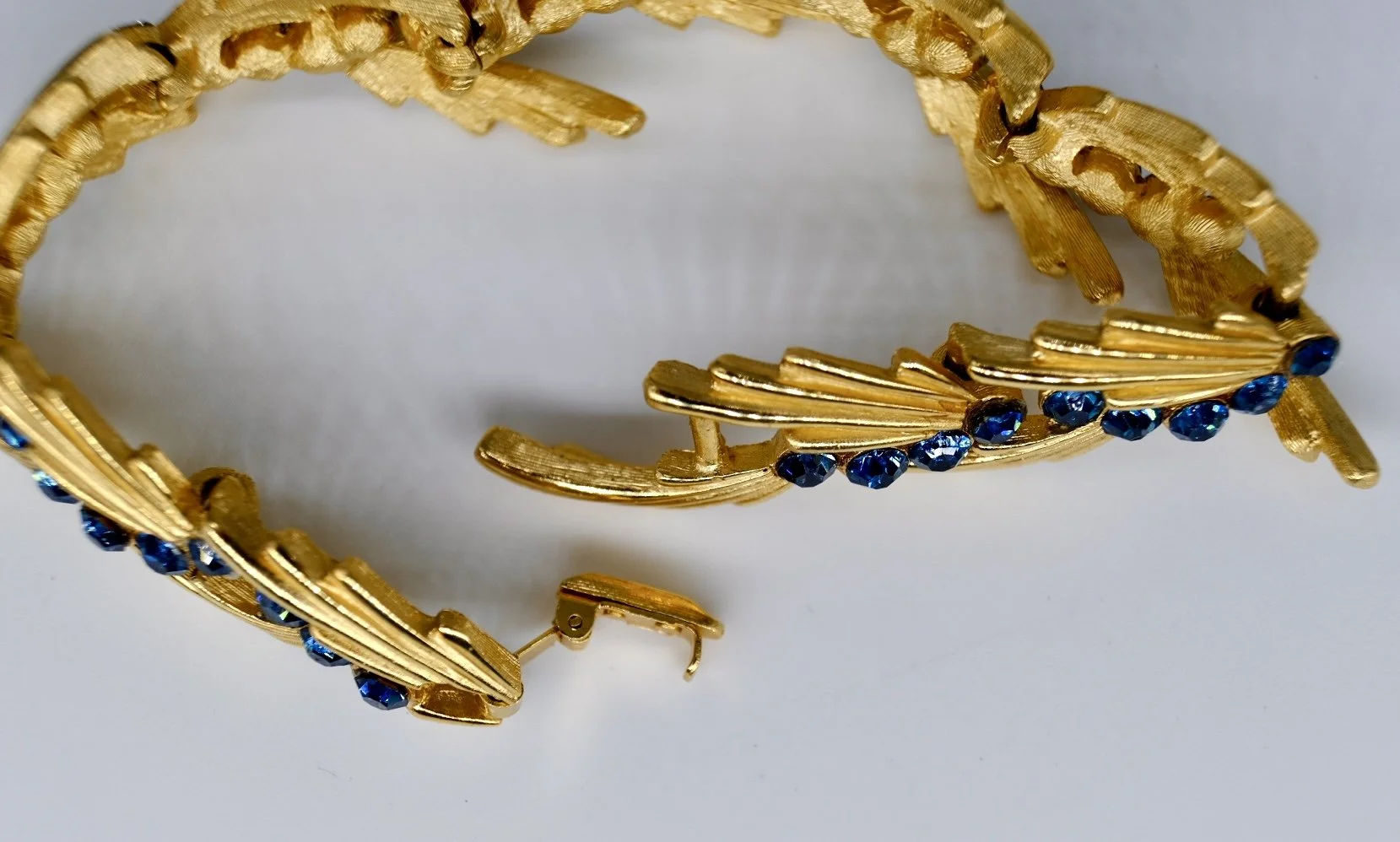 BVL527 blue paste leaf open.jpg