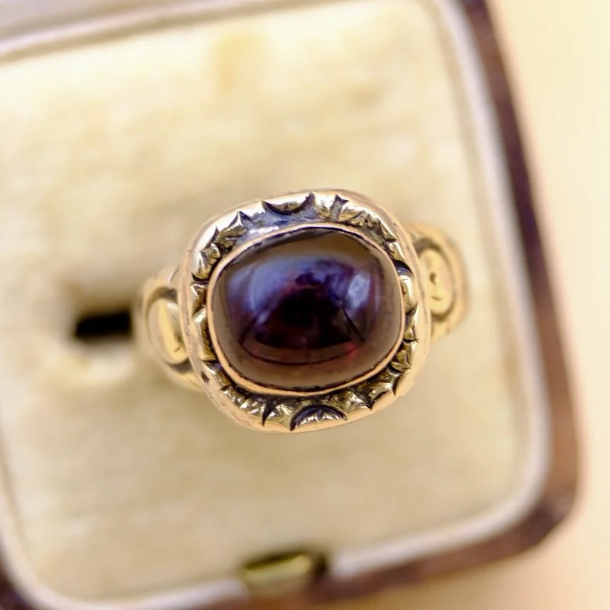 BVL1212-garnet-cabochon-ring-box.jpg
