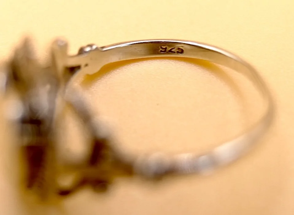 BVL1242-silver-heart- locket-ring-marks.jpg