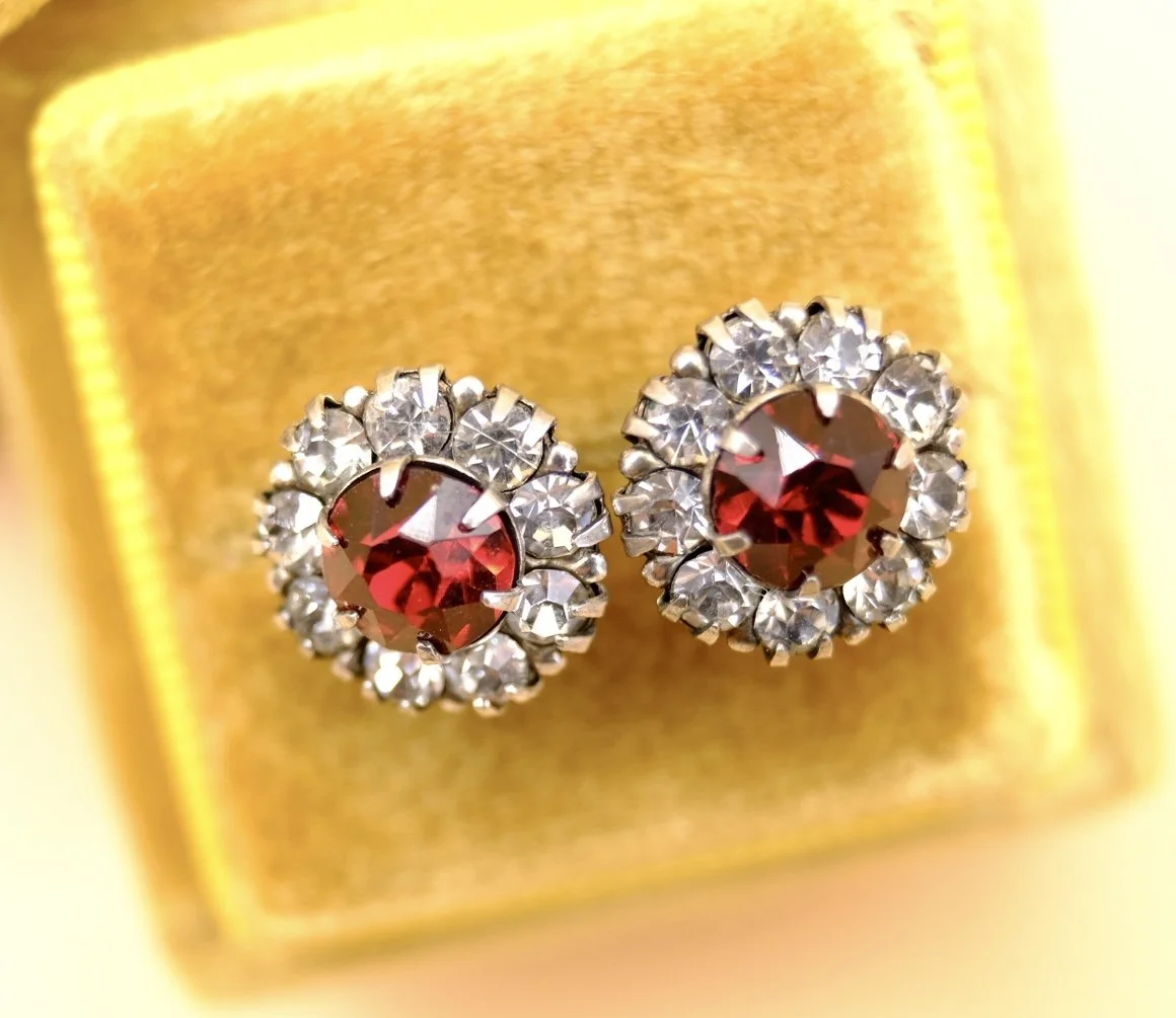 BVL868-red-daisy-paste-stud-earrings.jpg