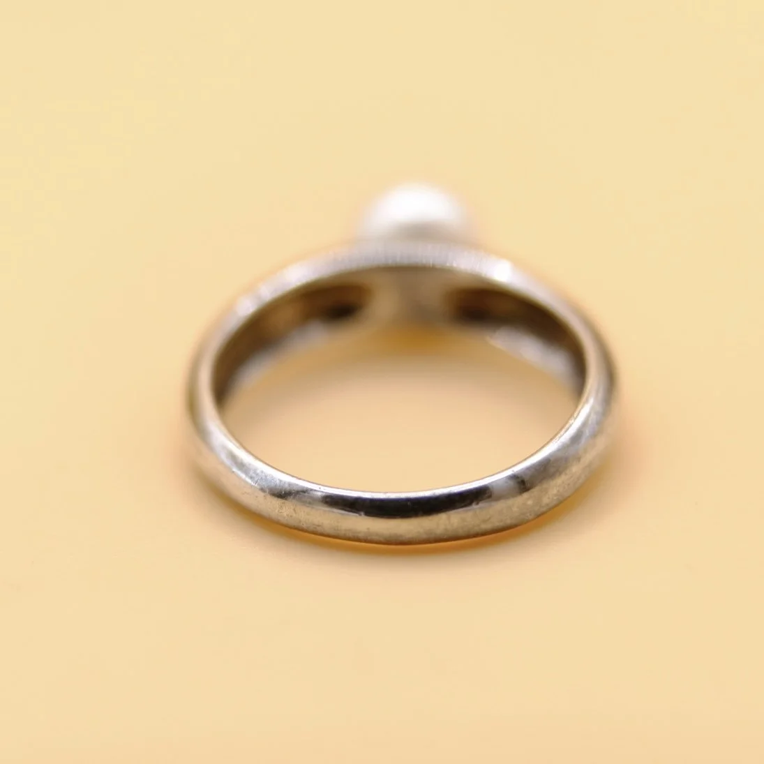 BVL1205-silver-pearl-ring-back.jpg