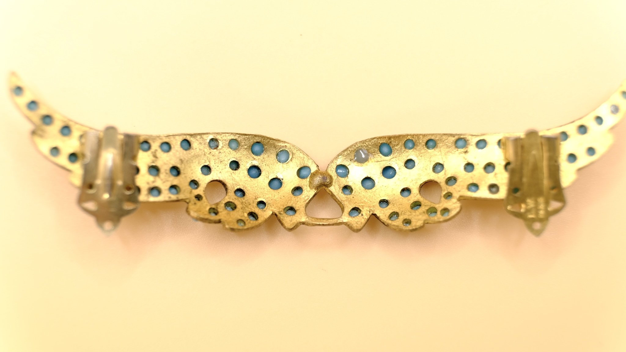 BVL1174-turquoise-paste-wings-clip-back.jpg