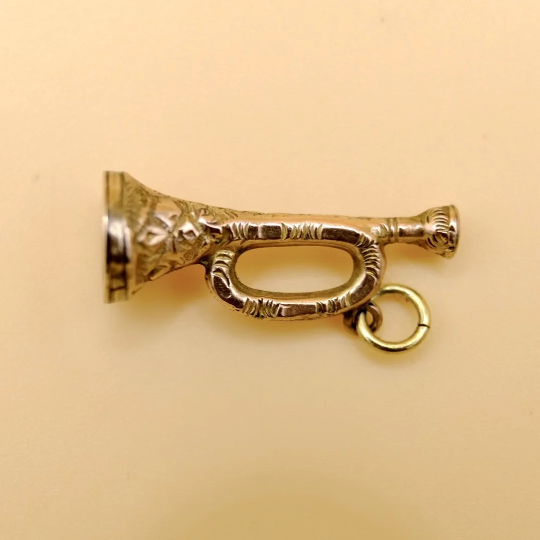 BVL1002-9ct-bugle-side.jpg
