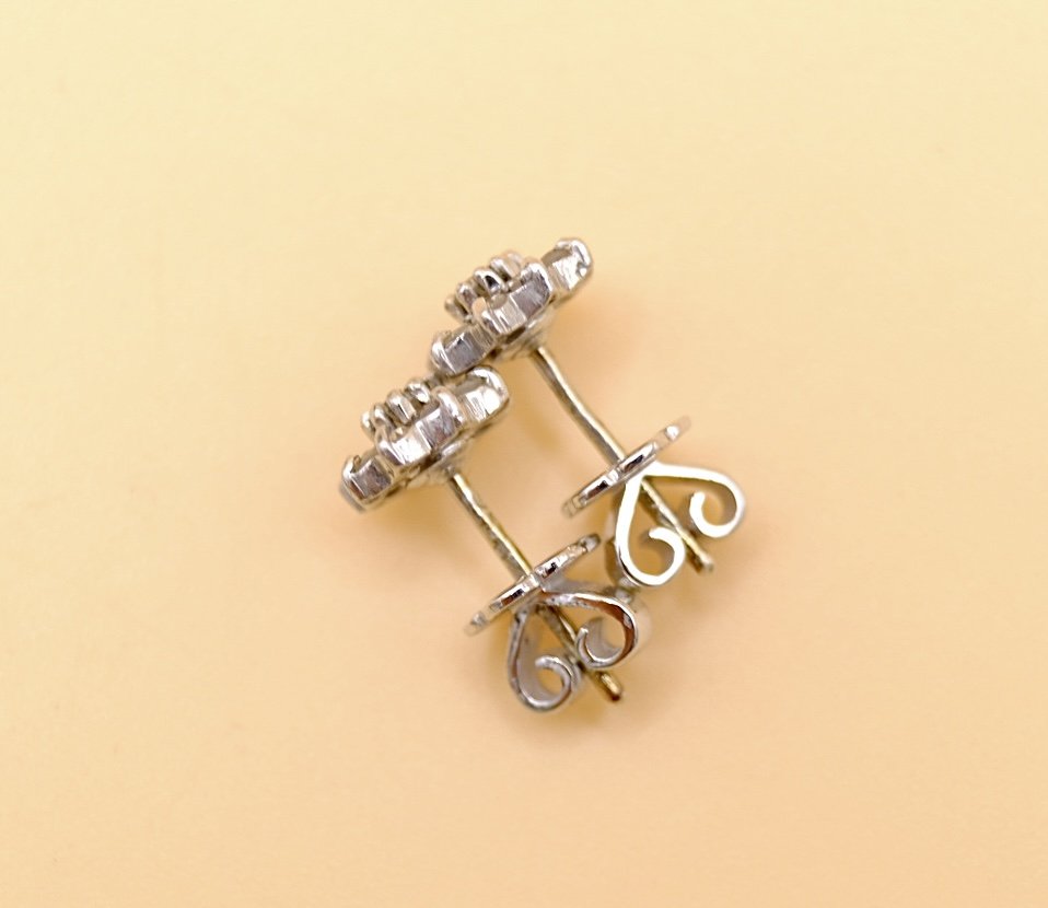 BVL1053-paste-daisy-stud-earrings-top.jpg