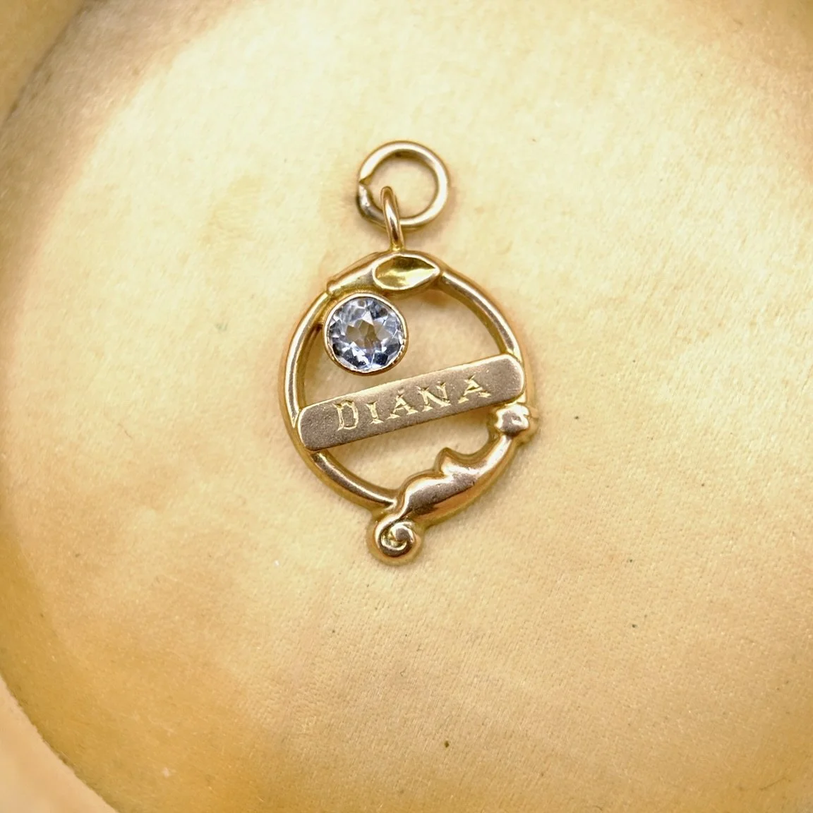 BVL1104-9ct-diana-charm-box.jpg