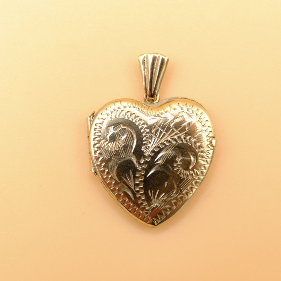 BVL1118-engraved-heart-locket.jpg