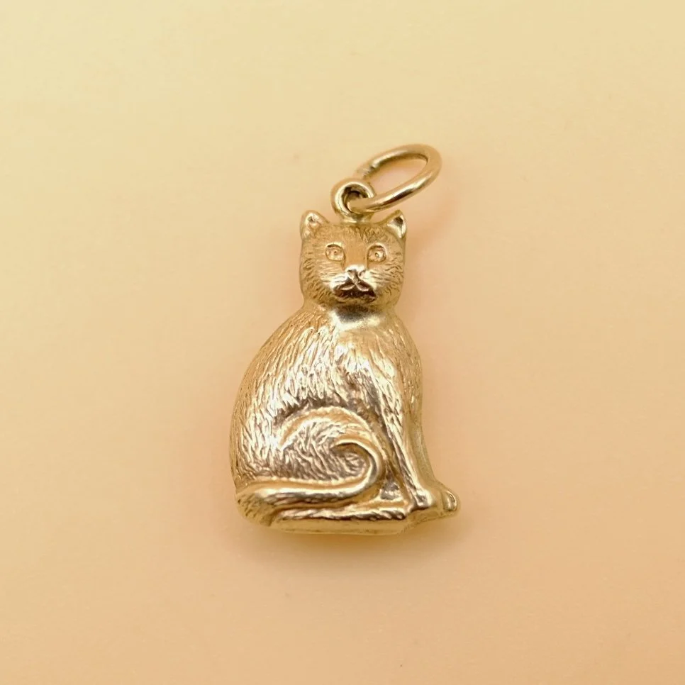 9ct gold cat charm / pendant