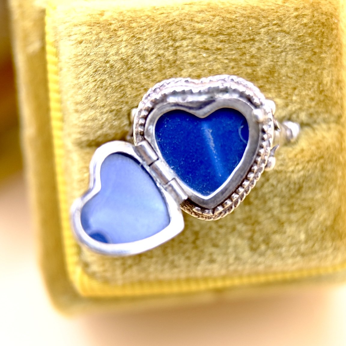 BVL1242-silver-heart- locket-ring-open.jpg
