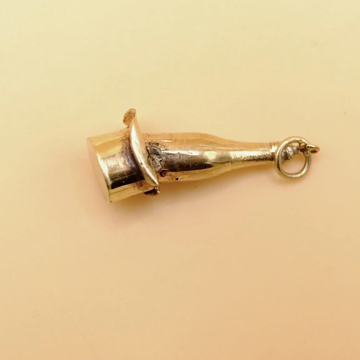 BVL1094-9ct-champagne-top-hat-charm-side.jpg