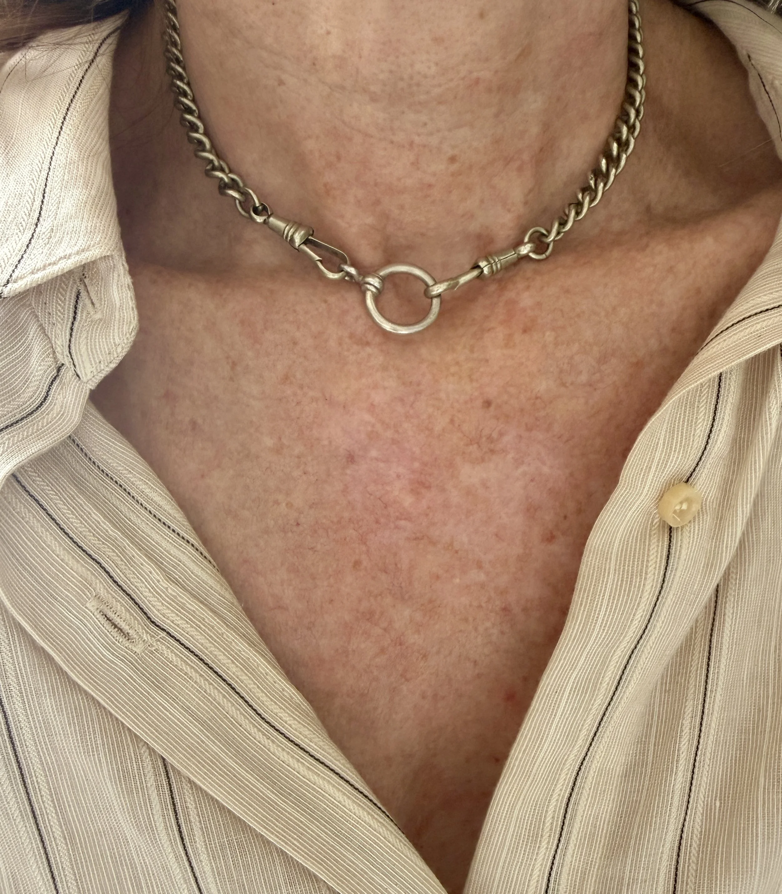 BVL1086a-silver-ring-worn.jpg