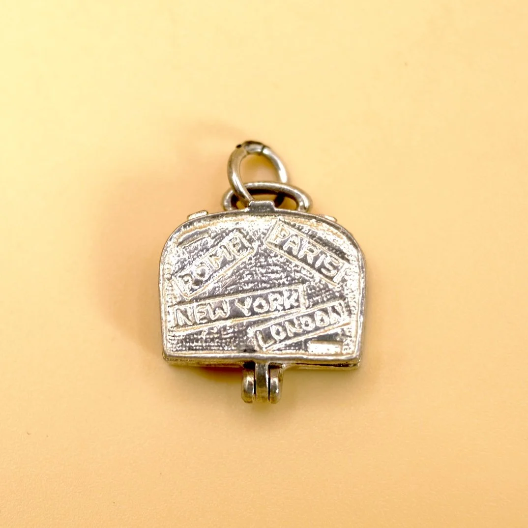 BVL1227-silver-suitcase-locket.jpg