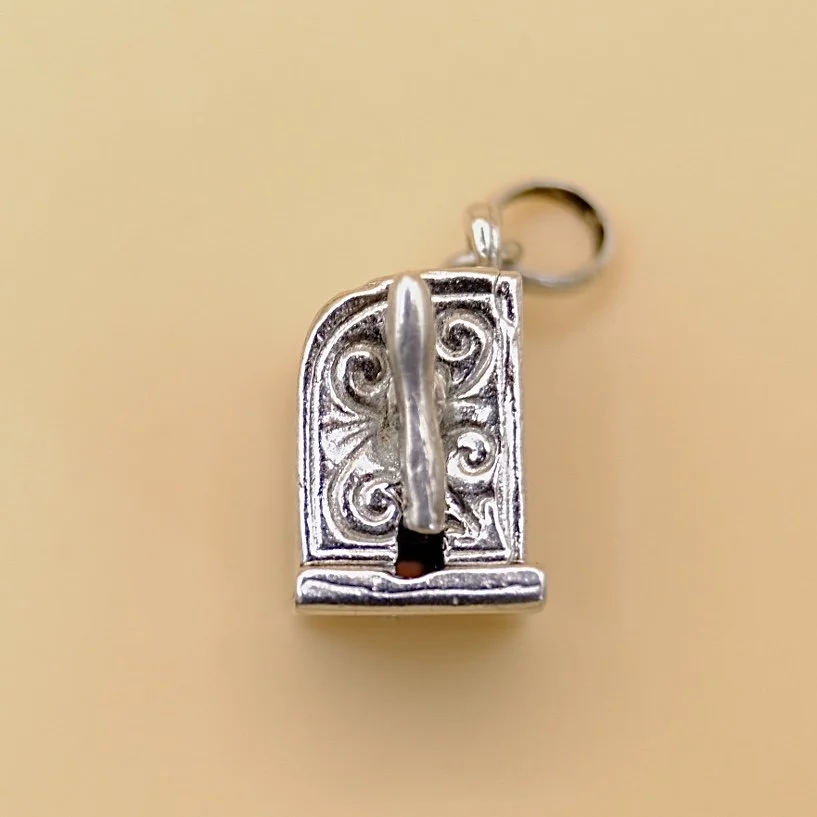 BVL1133-silver-fruit-machine-pendant-side2.jpg