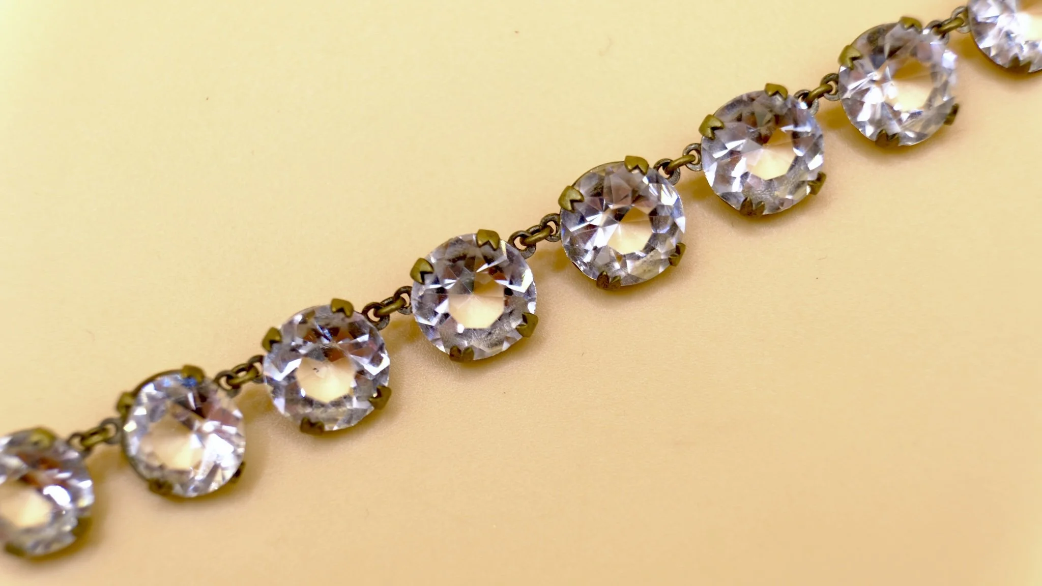BVL1020-clear-paste-rivière-necklace-close.jpg