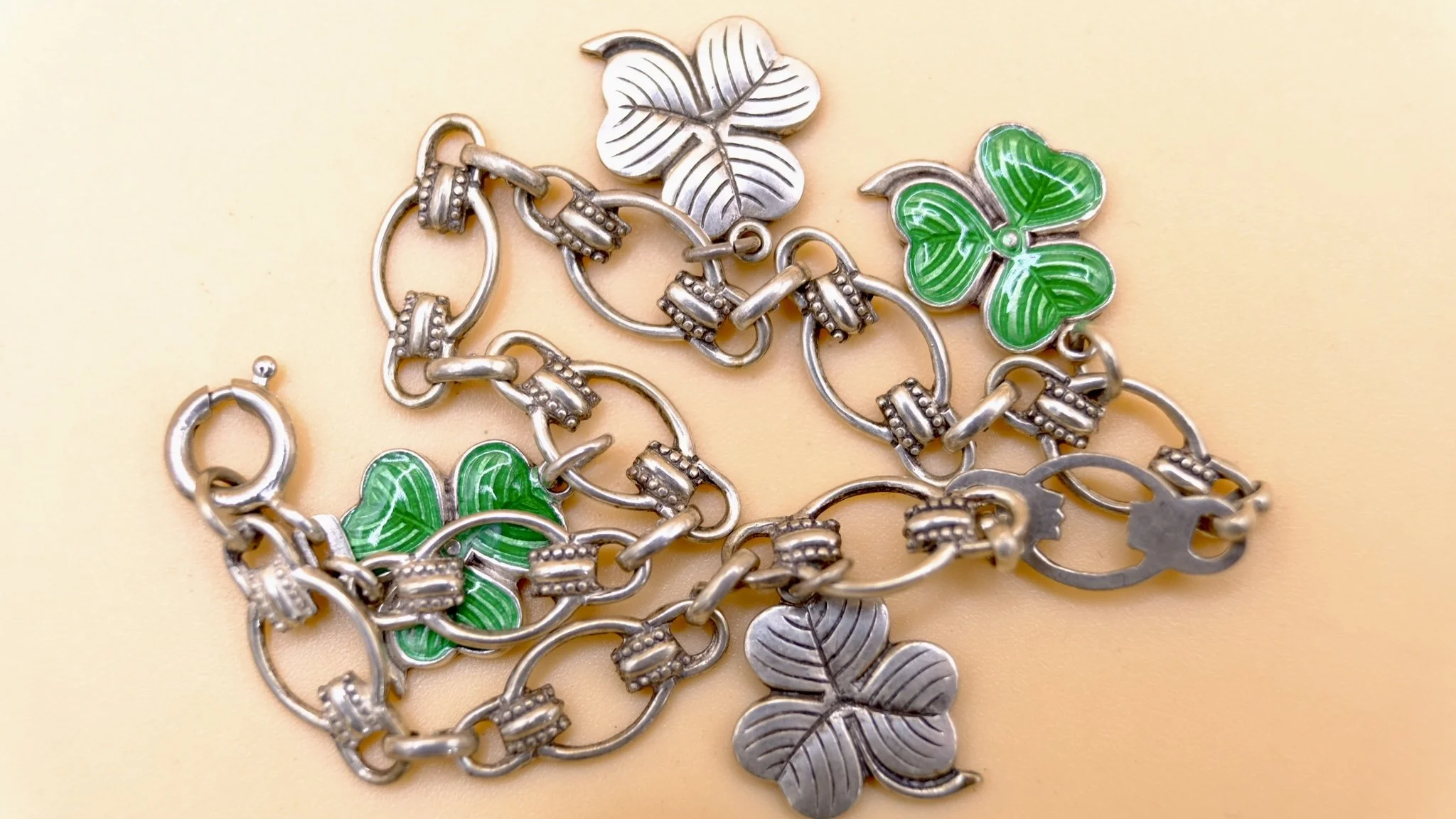 BVL1233-silver-enamel-shamrock-bracelet-all.jpg