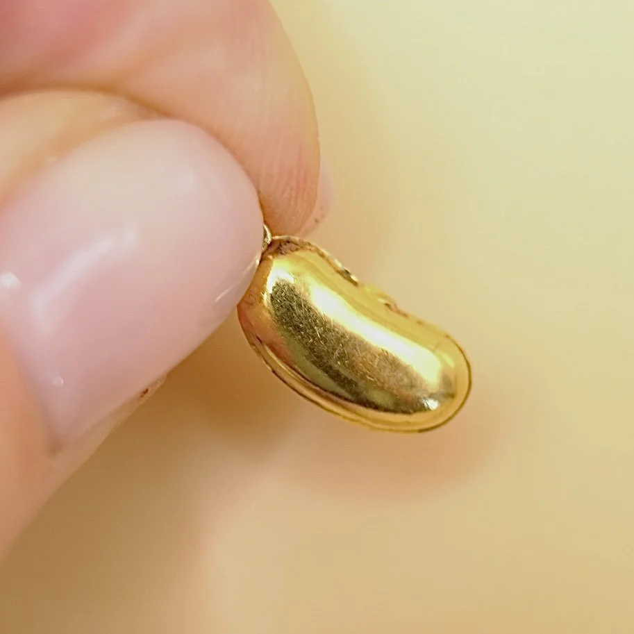 BVL1157-gold-bean-pendant-held.jpg