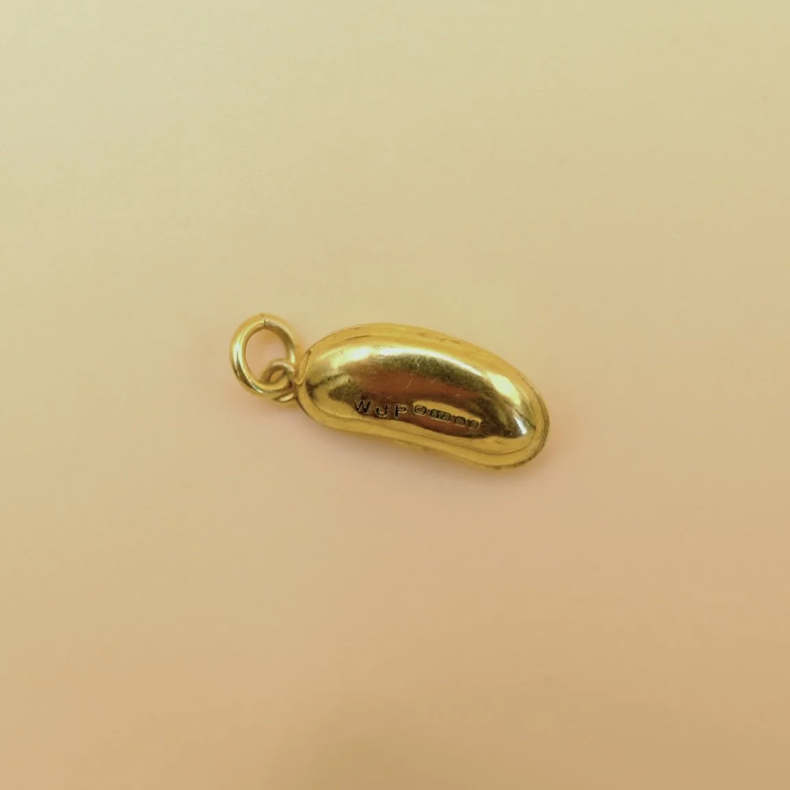BVL1157-gold-bean-pendant-back.jpg