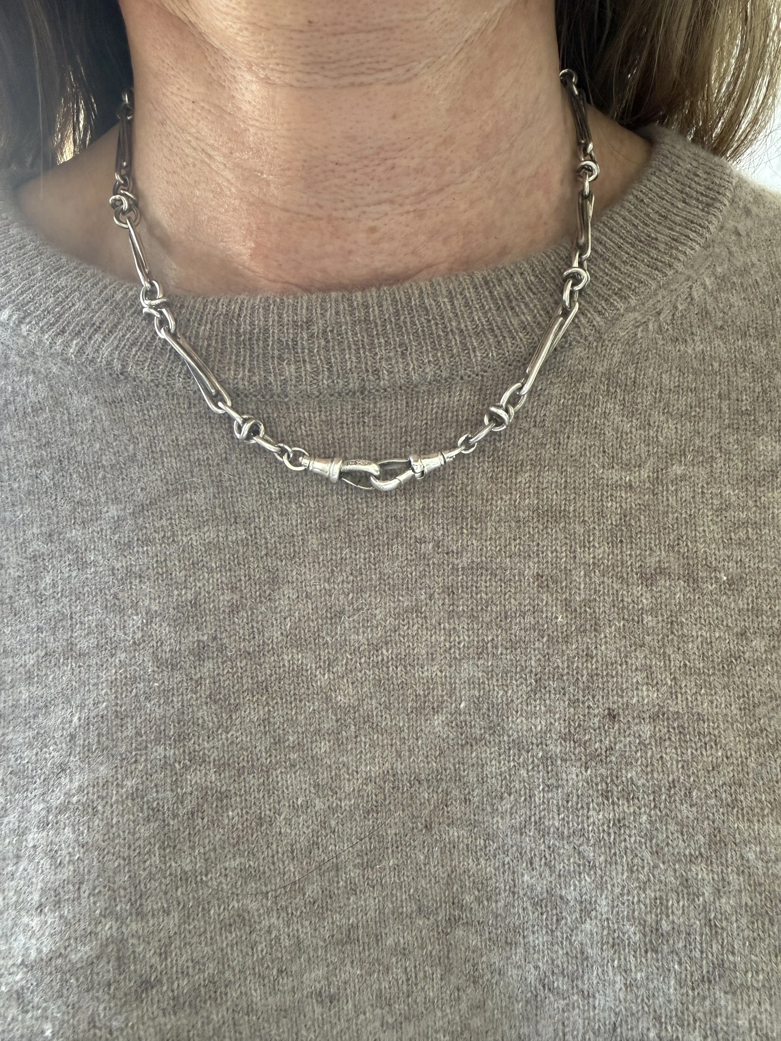 BVL1086-silver-twist-chain-worn.JPG
