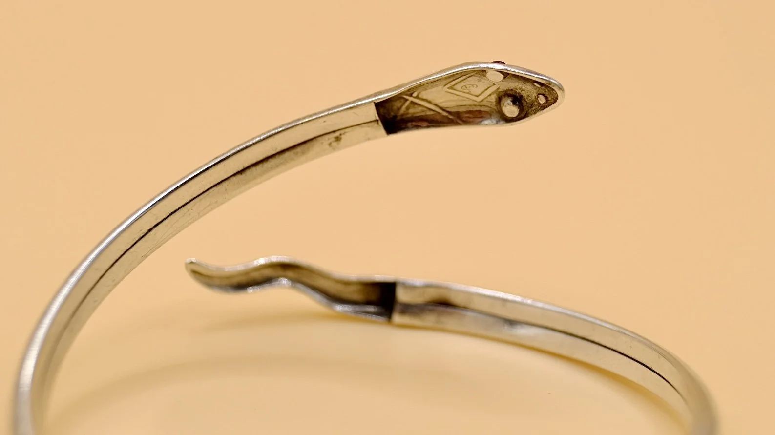 BVL950-silver-snake-bangle-inside.jpg