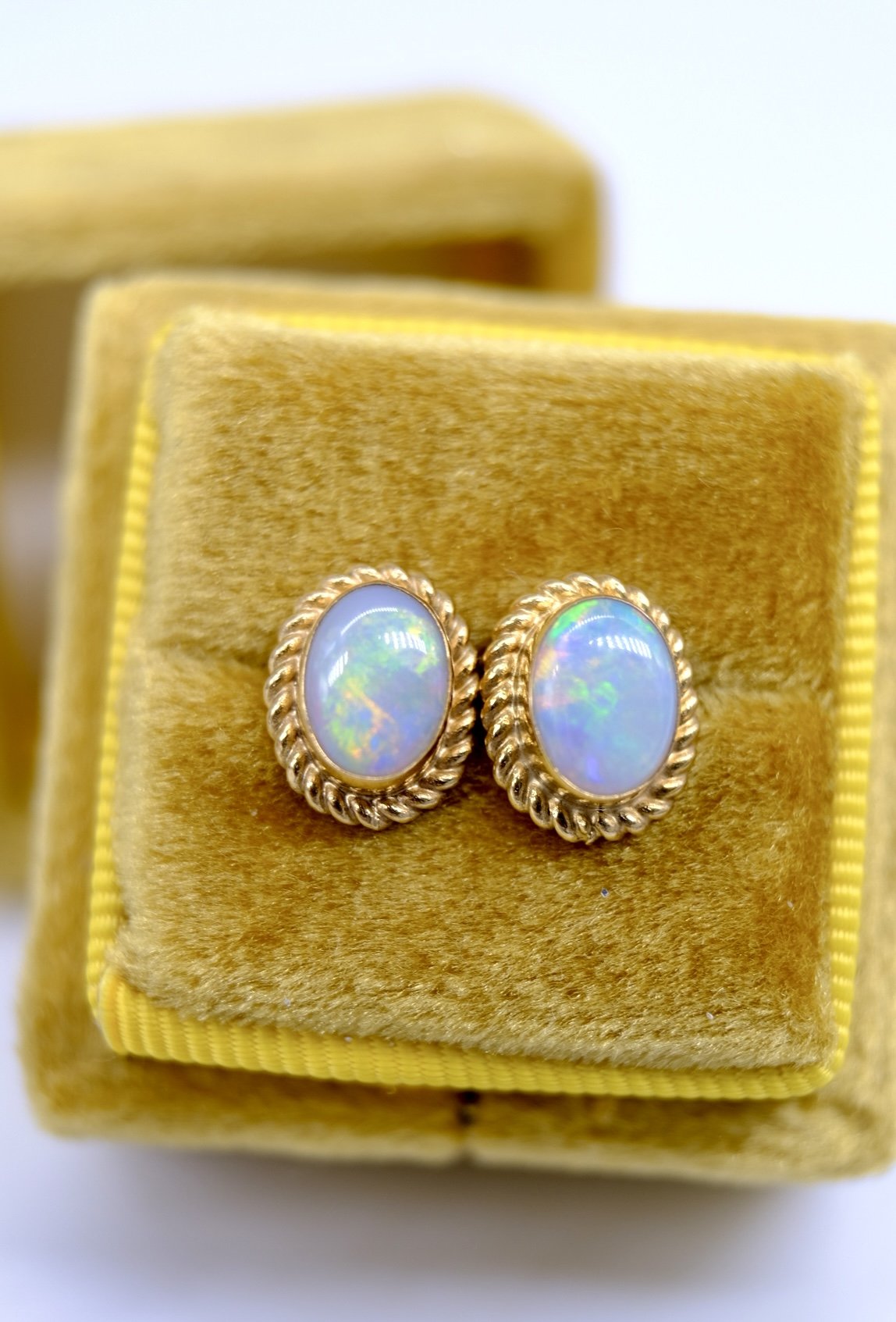 BVL585 opal studs box.jpg