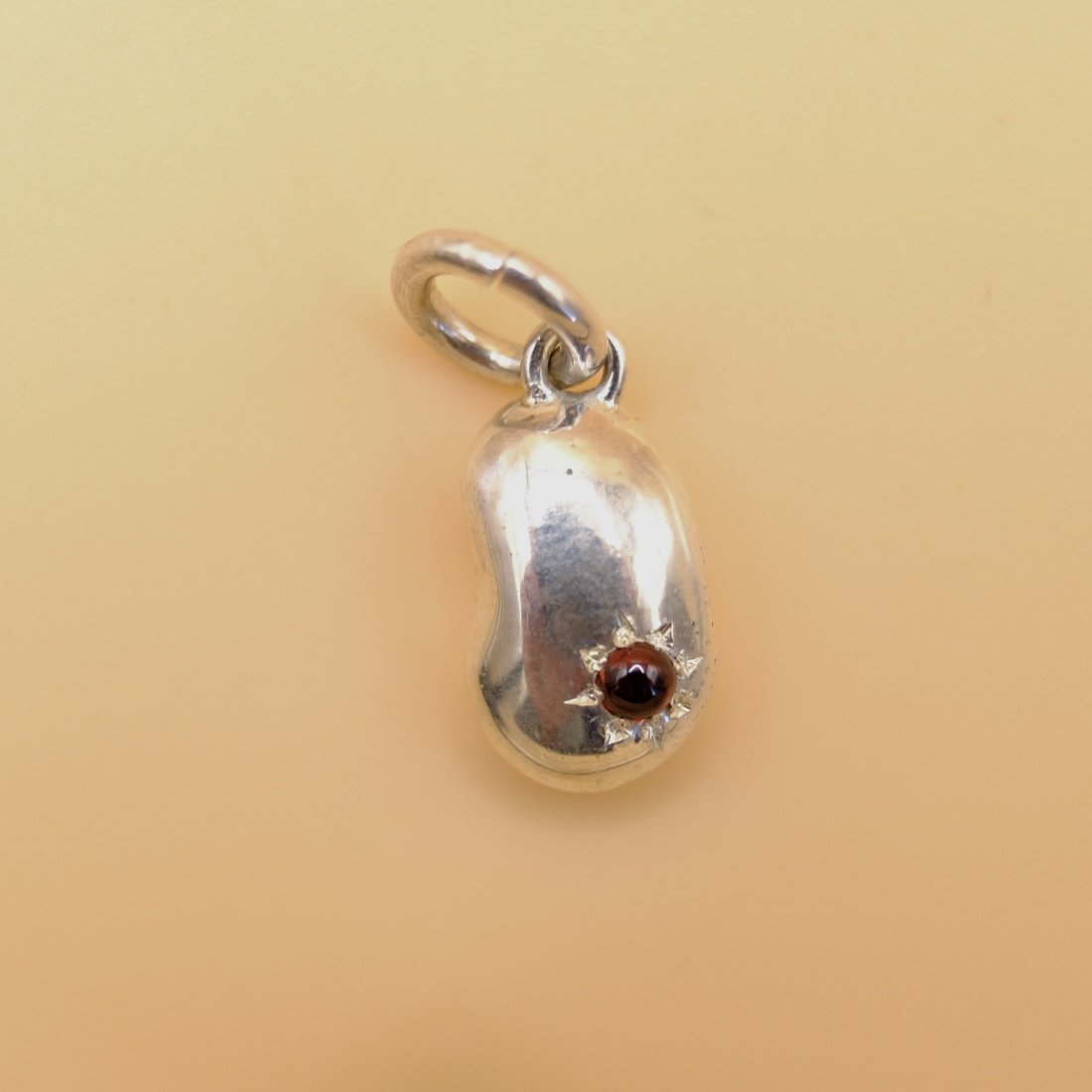BVL1153-silver-red-bean-pendant.jpg