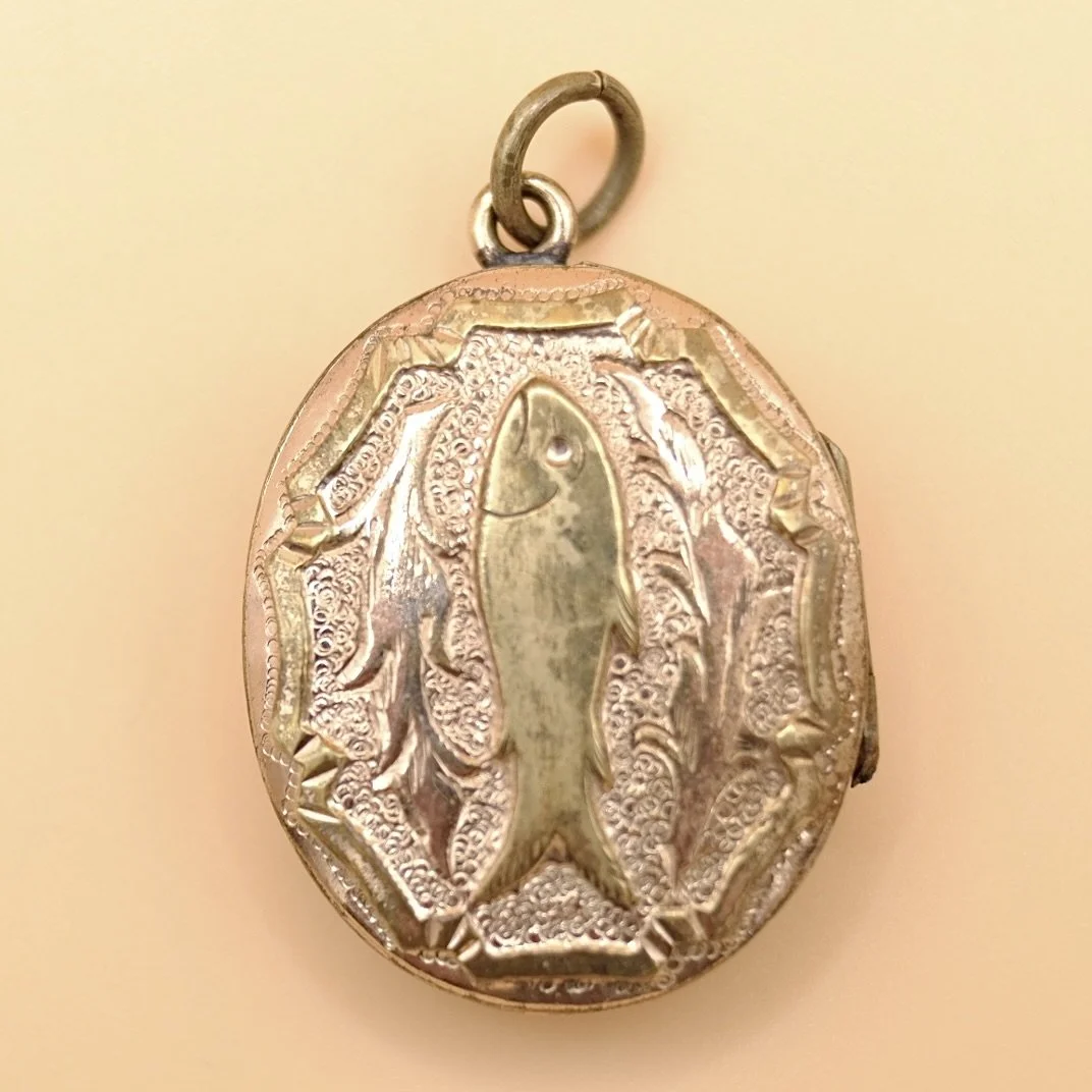 BVL1124-fish-locket-back.jpg