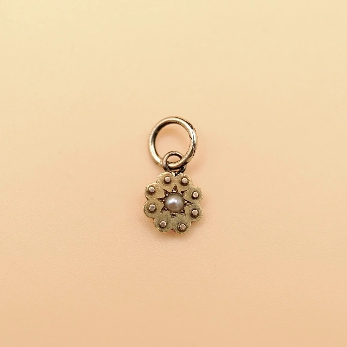 BVL1072-pearl-flower-charm.jpg