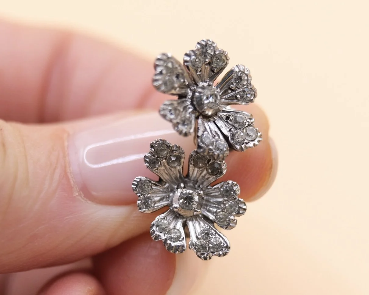 BVL764 paste leaf studs held.jpg