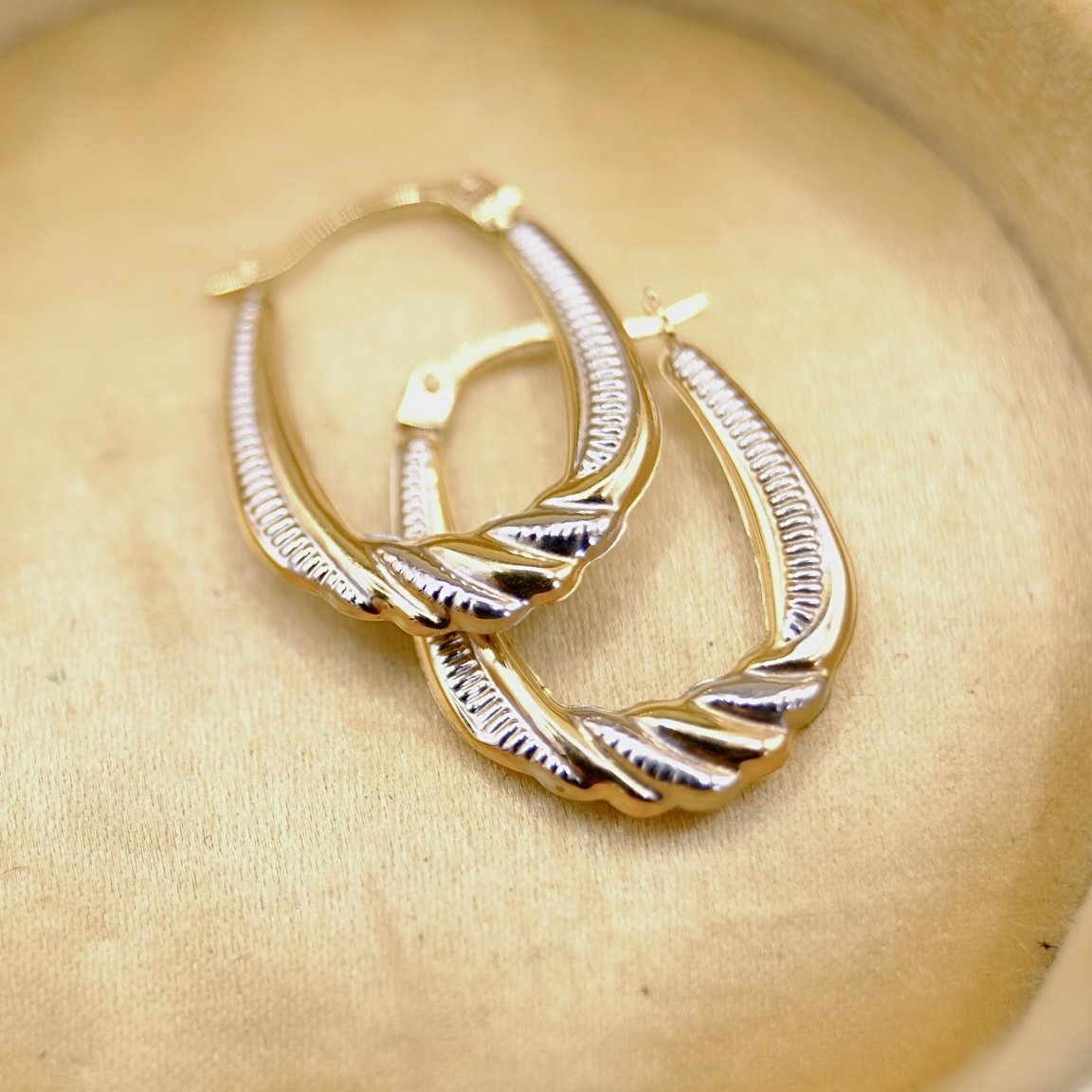 BVL1100-gold-hoops-box-2.jpg