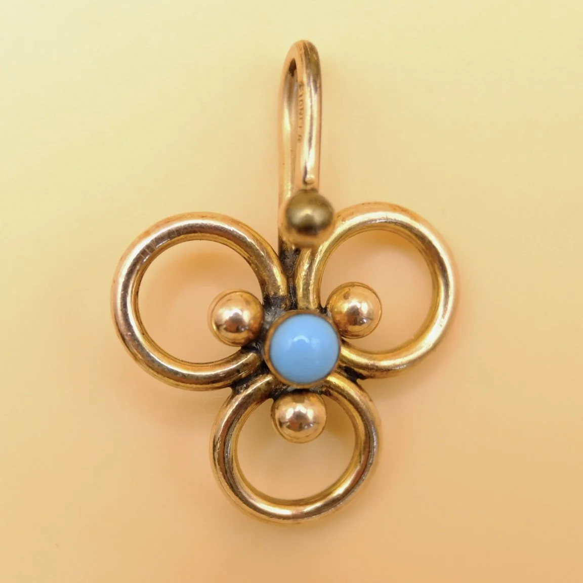 BVL845-turquoise-bead-trefoil-pendant.jpg