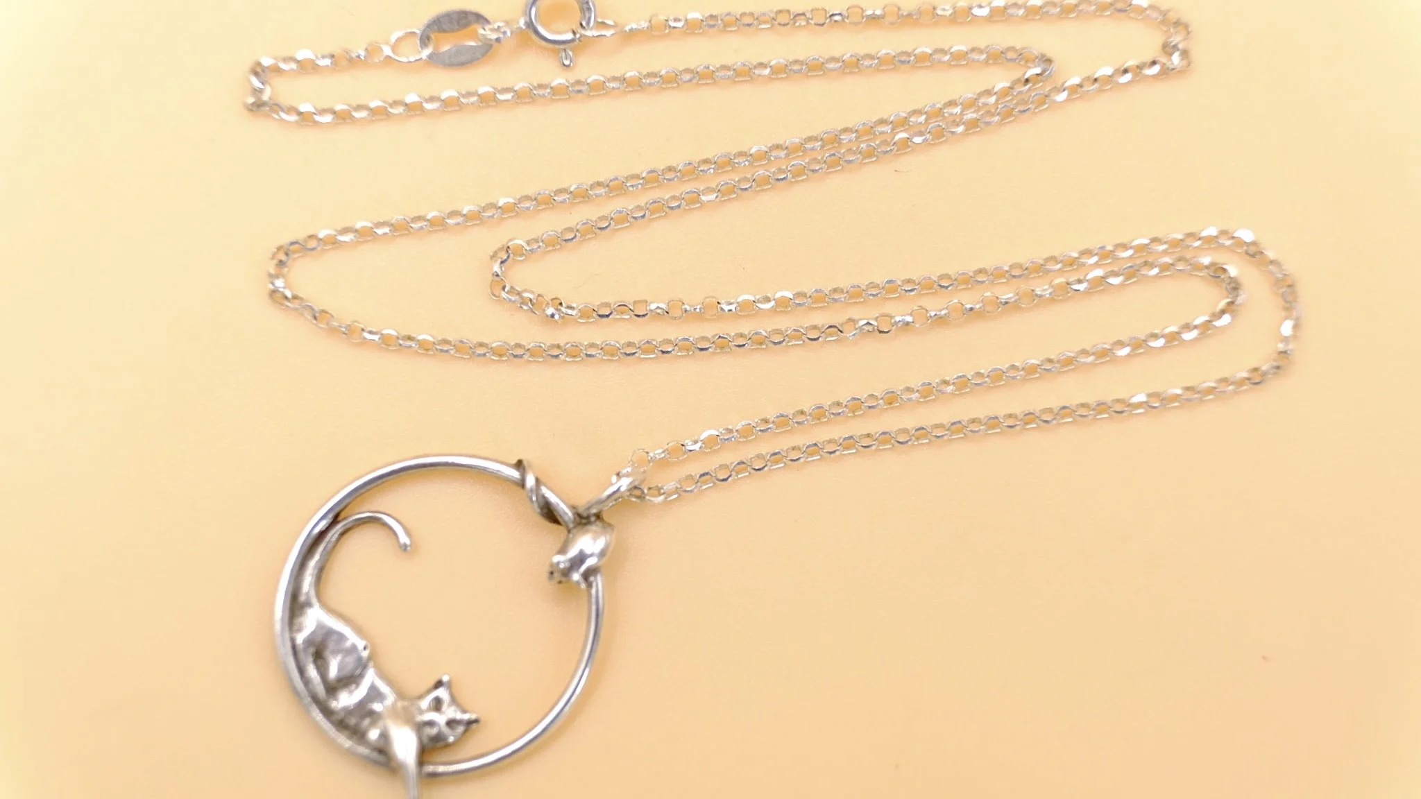 BVL1139-silver-cat-and-mouse-pendant.jpg