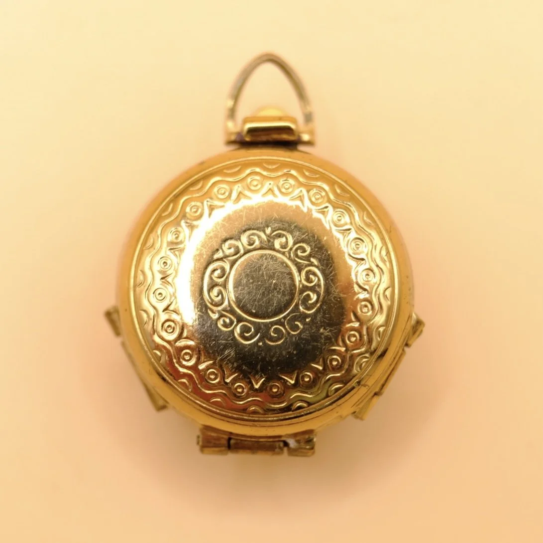 BVL1202-enamel-flower-locket-back.jpg