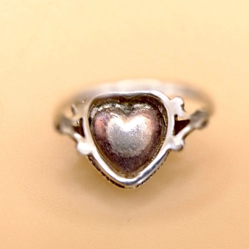 BVL1242-silver-heart- locket-ring-back.jpg